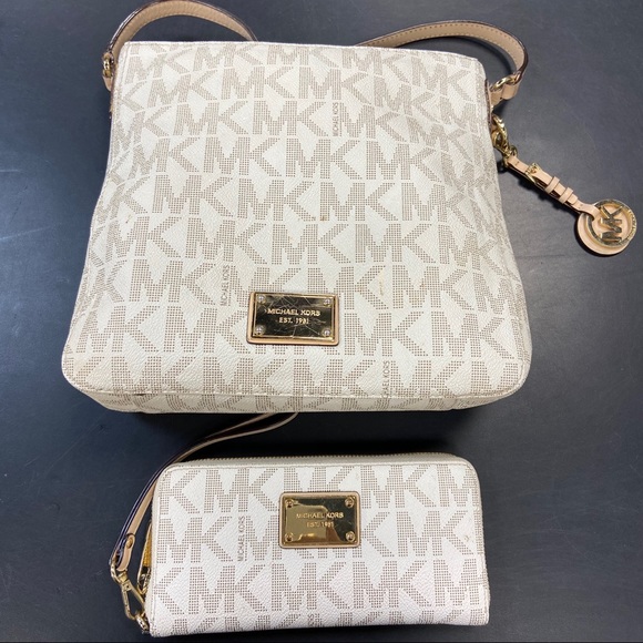 Michael Kors Handbags - Michael Kors White Purse and Wallet Bundle